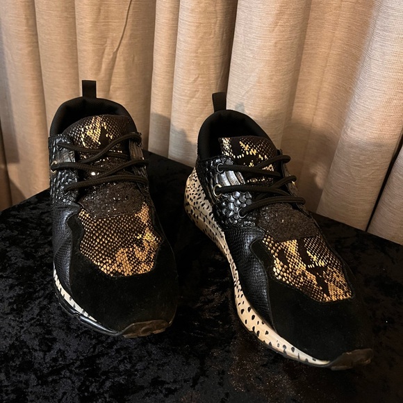 Upper black and gold snake print with polka dot black and white sole. - Picture 4 of 13